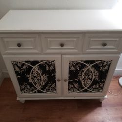 Black And Whte Dresser