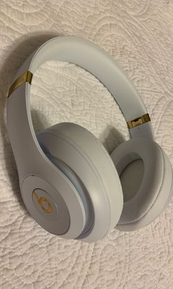 White and gold studio beats