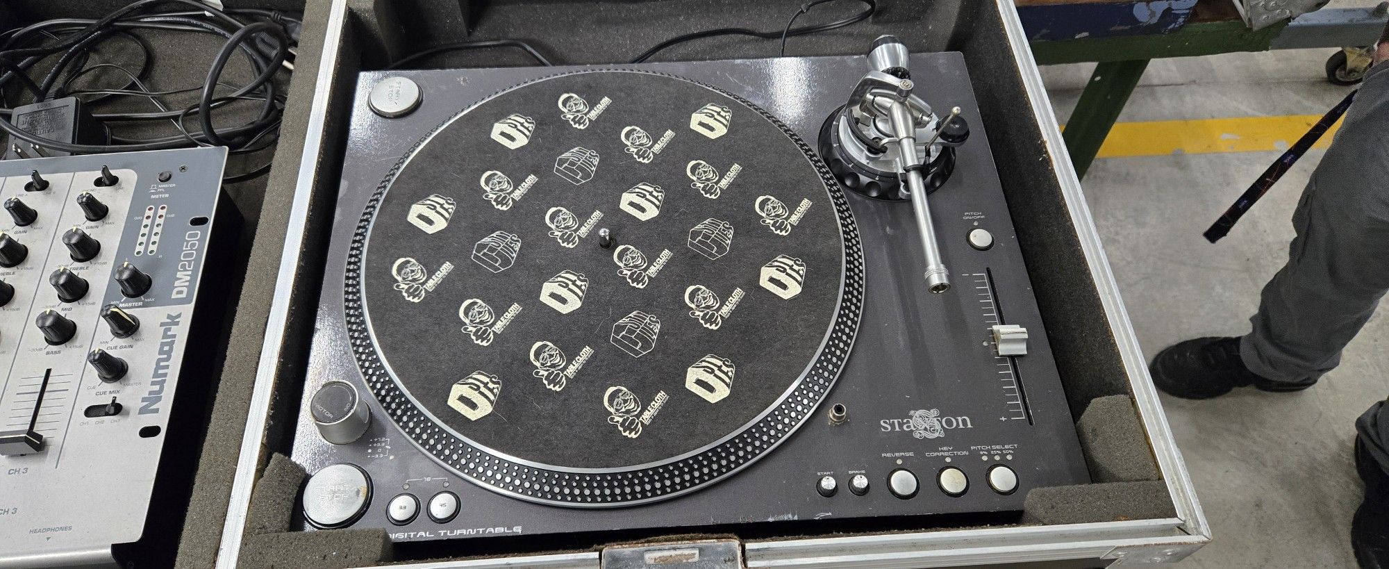 DJ Turntables 