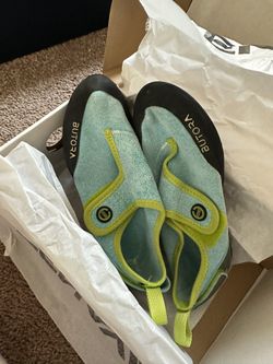 kids climbing shoes