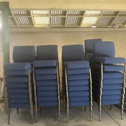 HUSKY Seating® 800 LB Heavy Duty Auditorium Chair with Ganging & Book Rack - 21" Wide-Black 