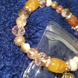 Bracelet Strechy =$5