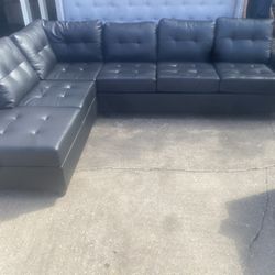 BRAND NEW REVERSIBLE SECTIONAL SOFA 