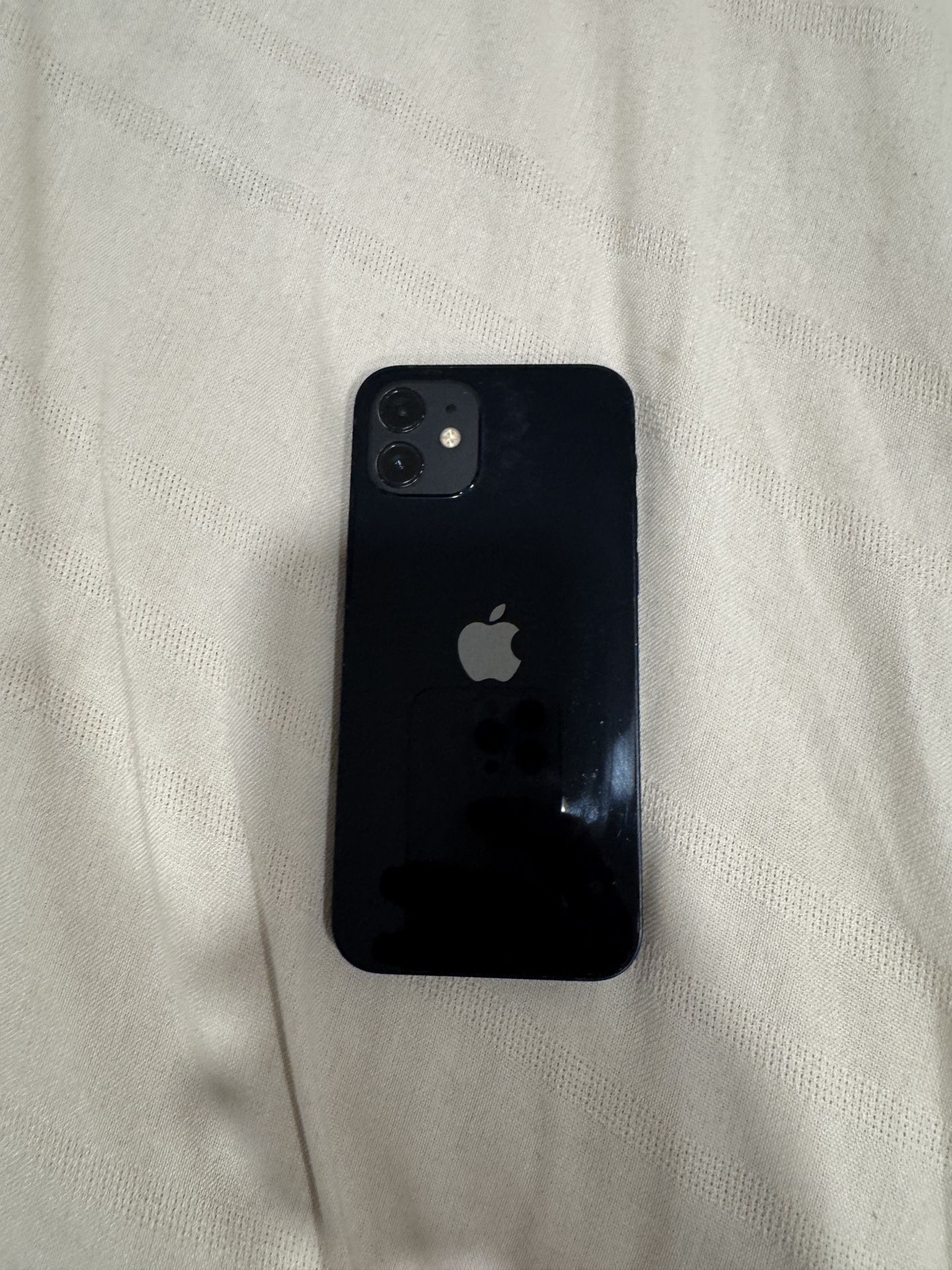 iPhone 12. Great Condition. Everything Works Great. Reset And Ready To Go. Let Me Know If you Have Any Questions:)