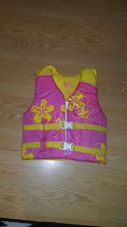Bass pro shop life vest...size youth..fits 50-90 pounds lifeguard aporoved!!..like new!