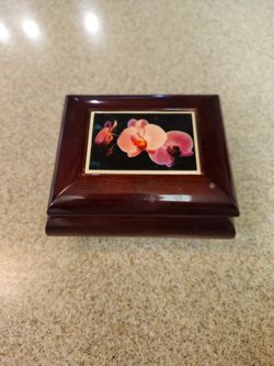 Vintage Jewelry Box Plays A Melody 