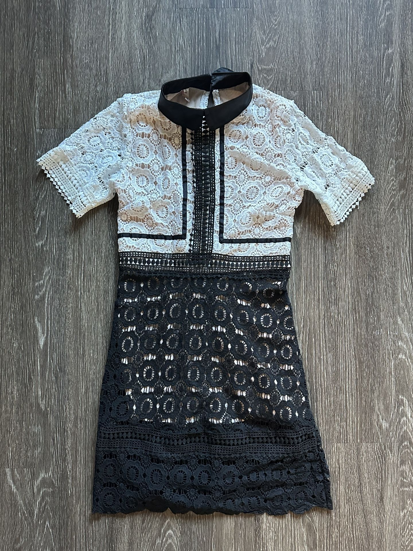 🤍🖤 White & black lace dress – Size Small