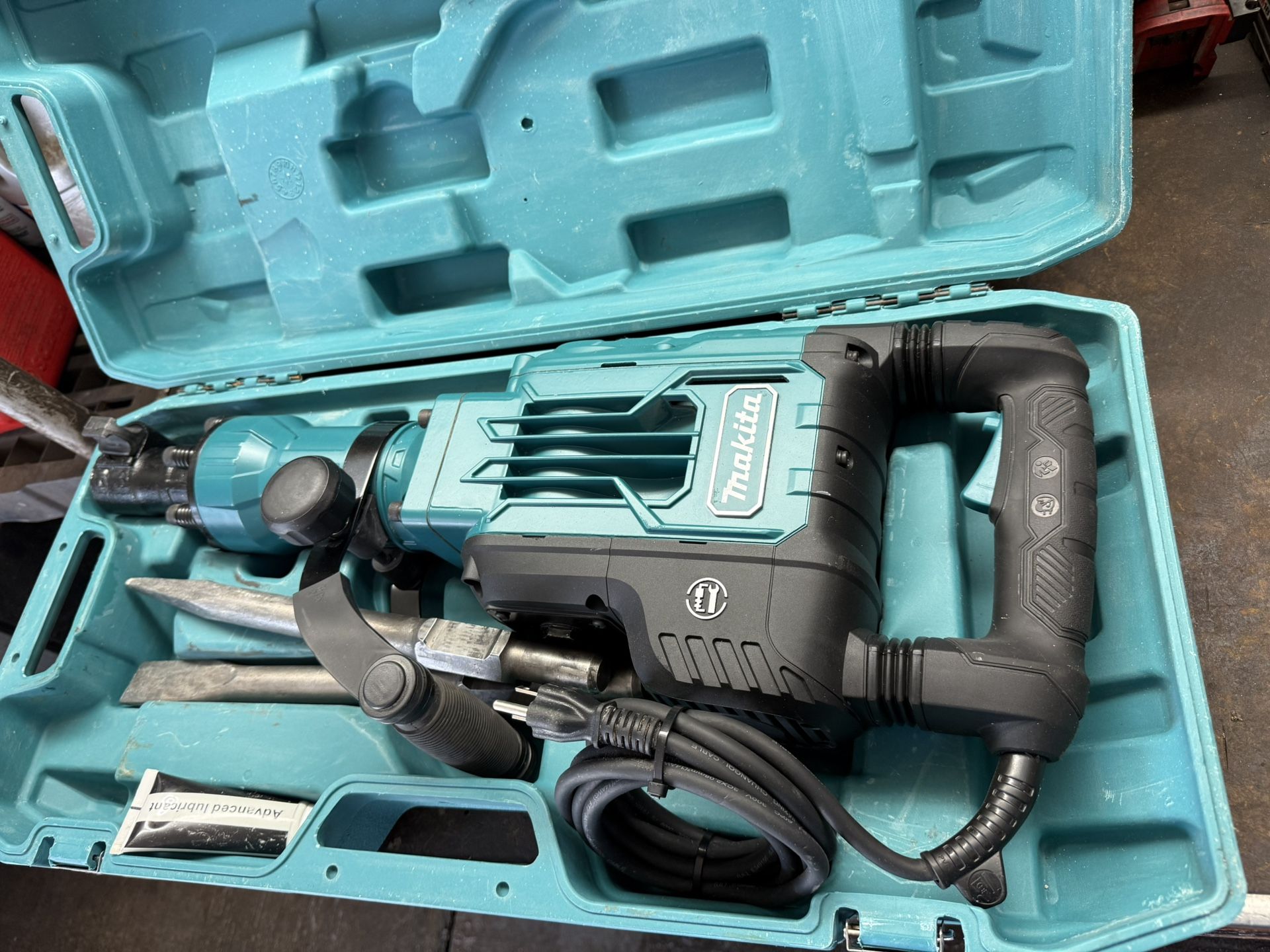 Makita Demolition Hammer Like New Condition