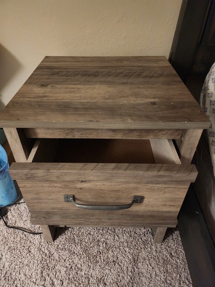 Like New Nightstand/Side table
