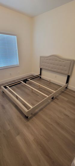 Queen Upholstered Bed Frame w/ Tufted Headboard – Light Gray