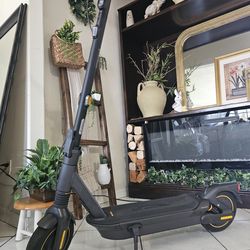 SEGWAY MAX G2 ELECTRIC SCOOTER