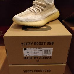 Yeezy 350 Naturals Size 4 / 5