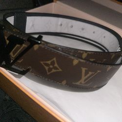 Louis Vuitton Belt Reversible