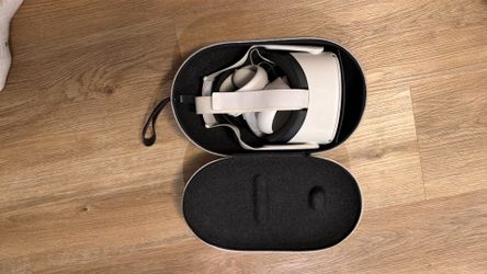 Oculus quest 2 with case