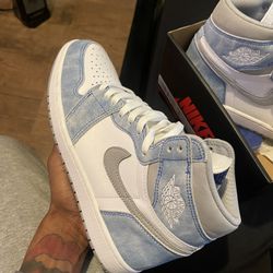 Jordan 1 High Hyper Royal 