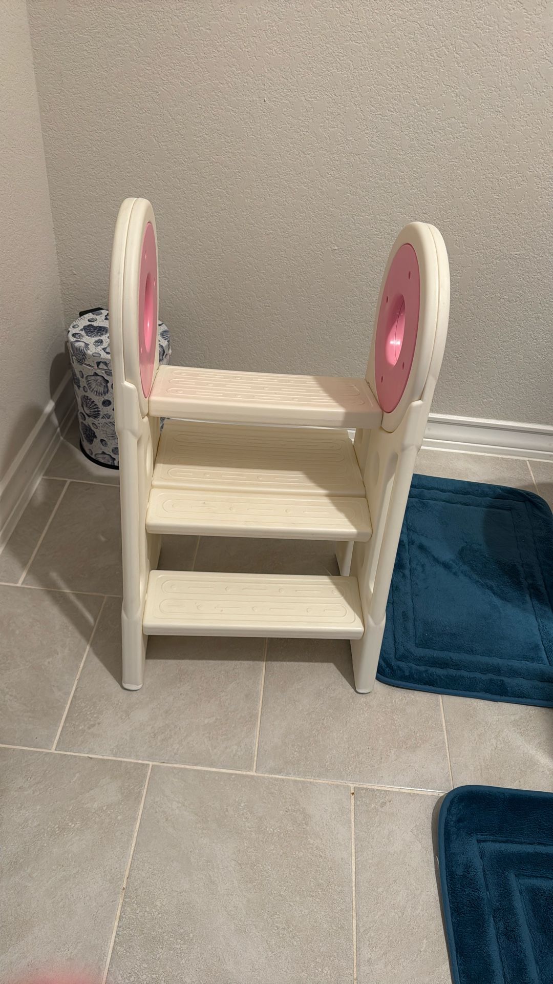 Foldable Toddler Step Stool, 2-3 Step Kids Bathroom Stool for Sink and Toilet, Non-Slip Potty Training Helper for Ages 18 Months to 3 Years (Pink)