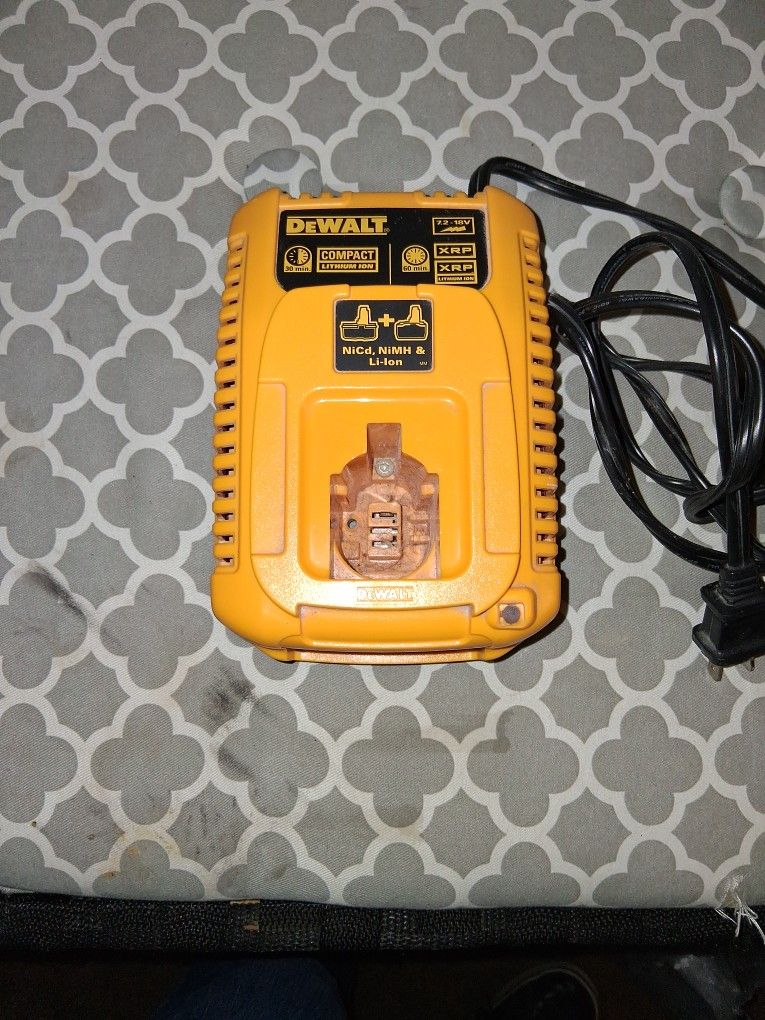 DeWalt Fast Charger 7.2-18V