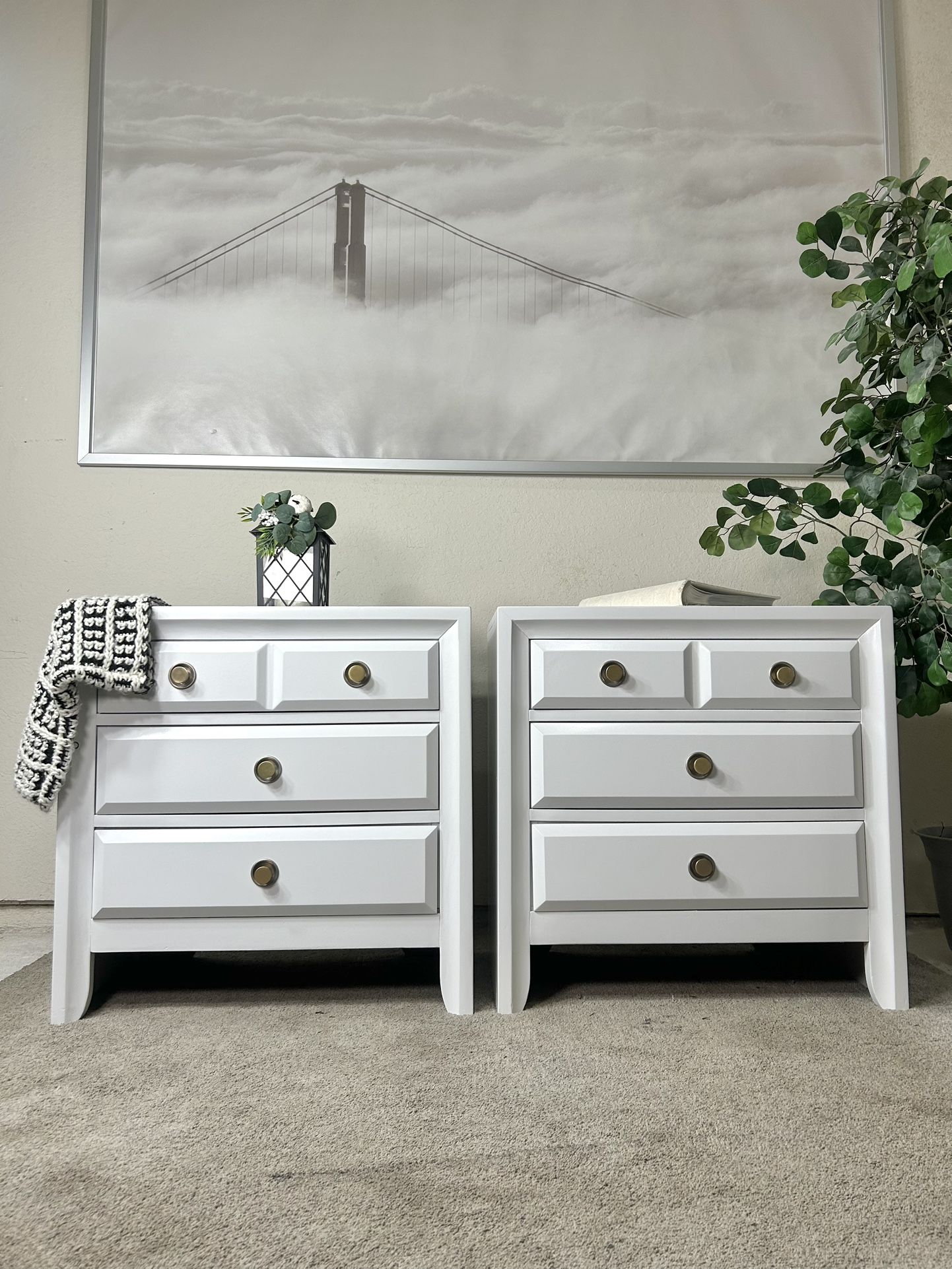 (Set of 2) Solid Wood Nightstands / End tables (Free Delivery Available)