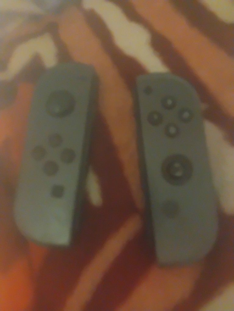 Nintendo Switch 1 in good condition you just need to replace the joycons