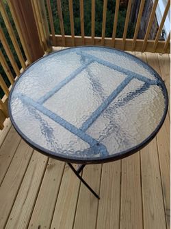 Patio round table