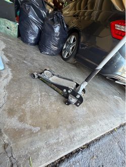 Car jack with stands