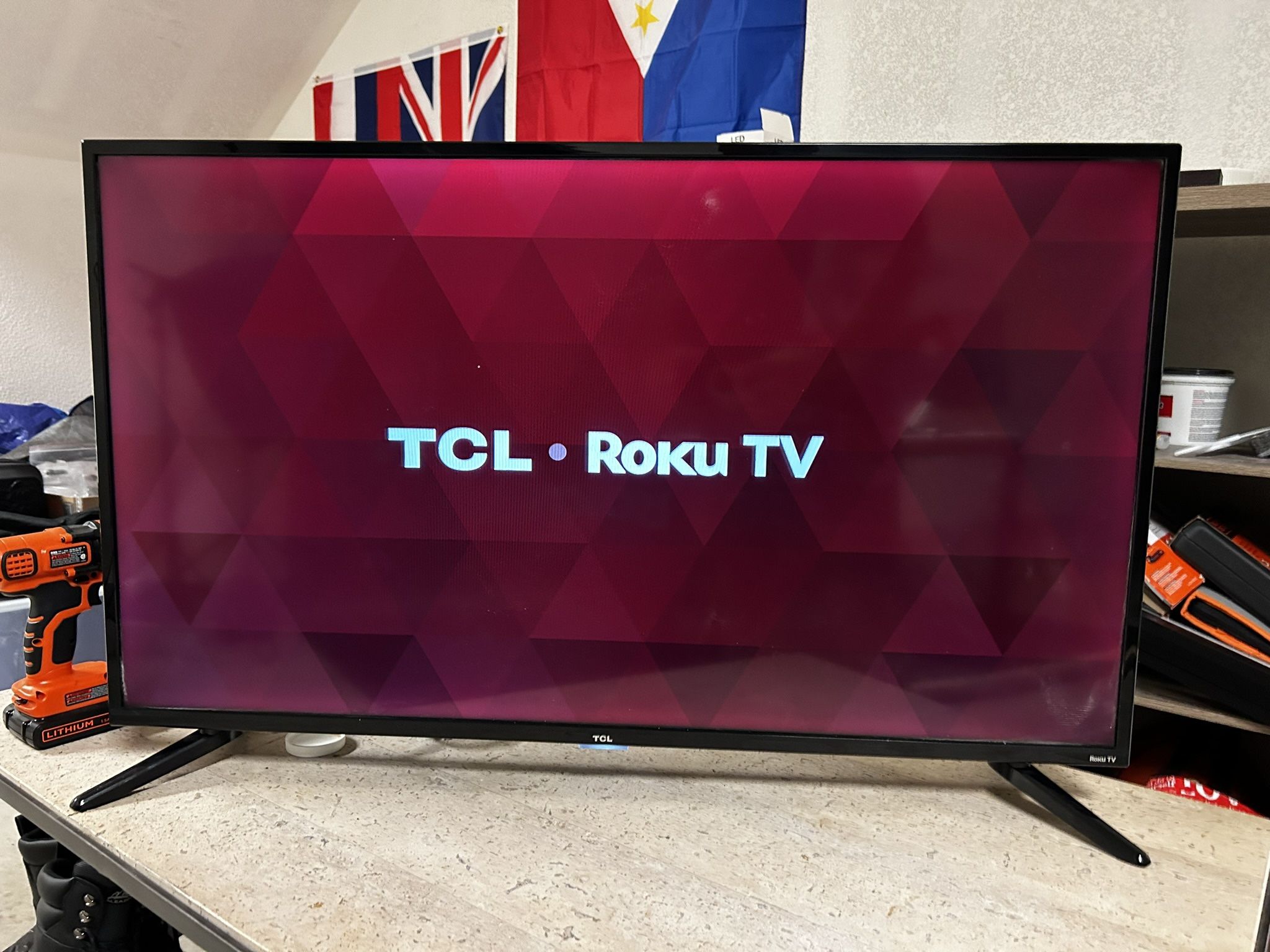 TCL Roku 40”