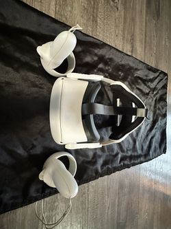 Meta Quest 2 VR Headset