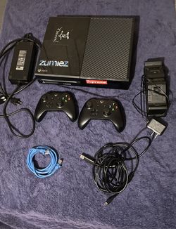 Xbox 1 (500MB) with 2 working controllers
