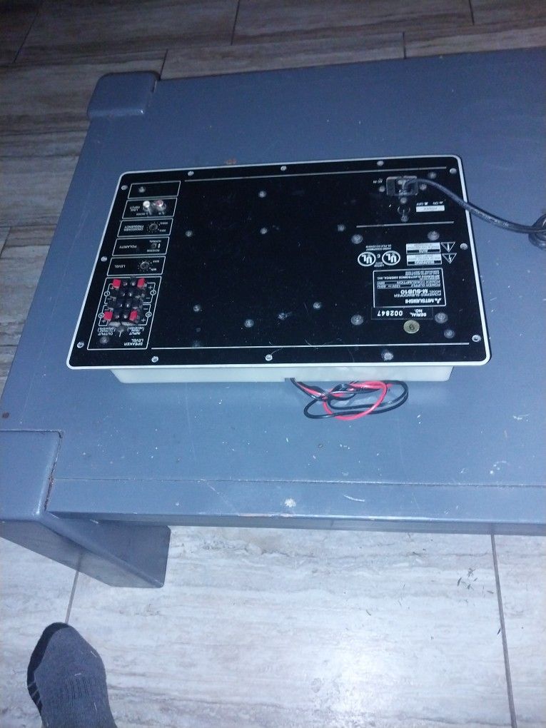 Mitsubishi POWERED SUBWOOFER