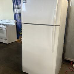 Frigidaire Apartment Size Top Freezer Refrigerator 