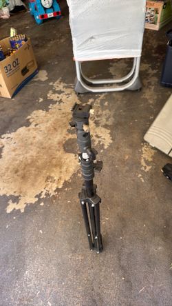 Camera tripod
