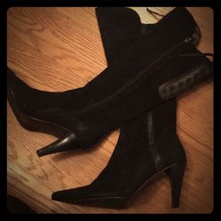 Like New European Brand Navona Genuine Suede Leather Boots!! 