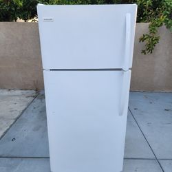FRIGIDAIRE REFRIGERATOR 