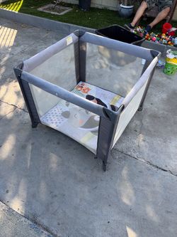 Chicco playard