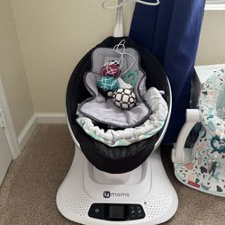 4 Moms Mamaroo