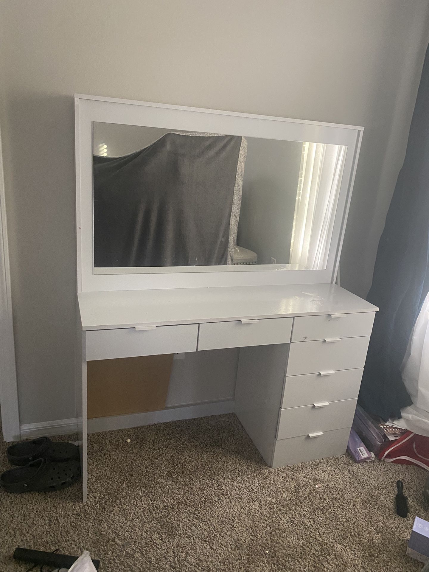 Large Makeup Vanity w/ Mirror