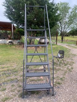Commercial ladder