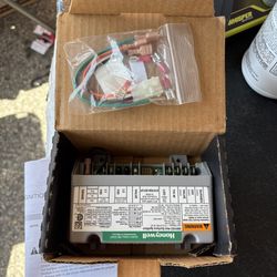 Honeywell S8910U Hot Surface Ignition Module