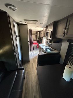 Travel Trailer RV with Full Kitchen and Bedroom 2021 26ft