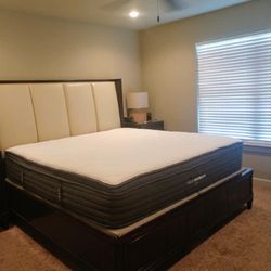 Helix Luxe Midnight Queen Size Mattress Bed- Like New!