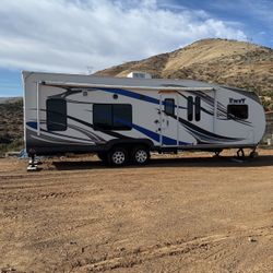 2010 Envy Toy hauler 