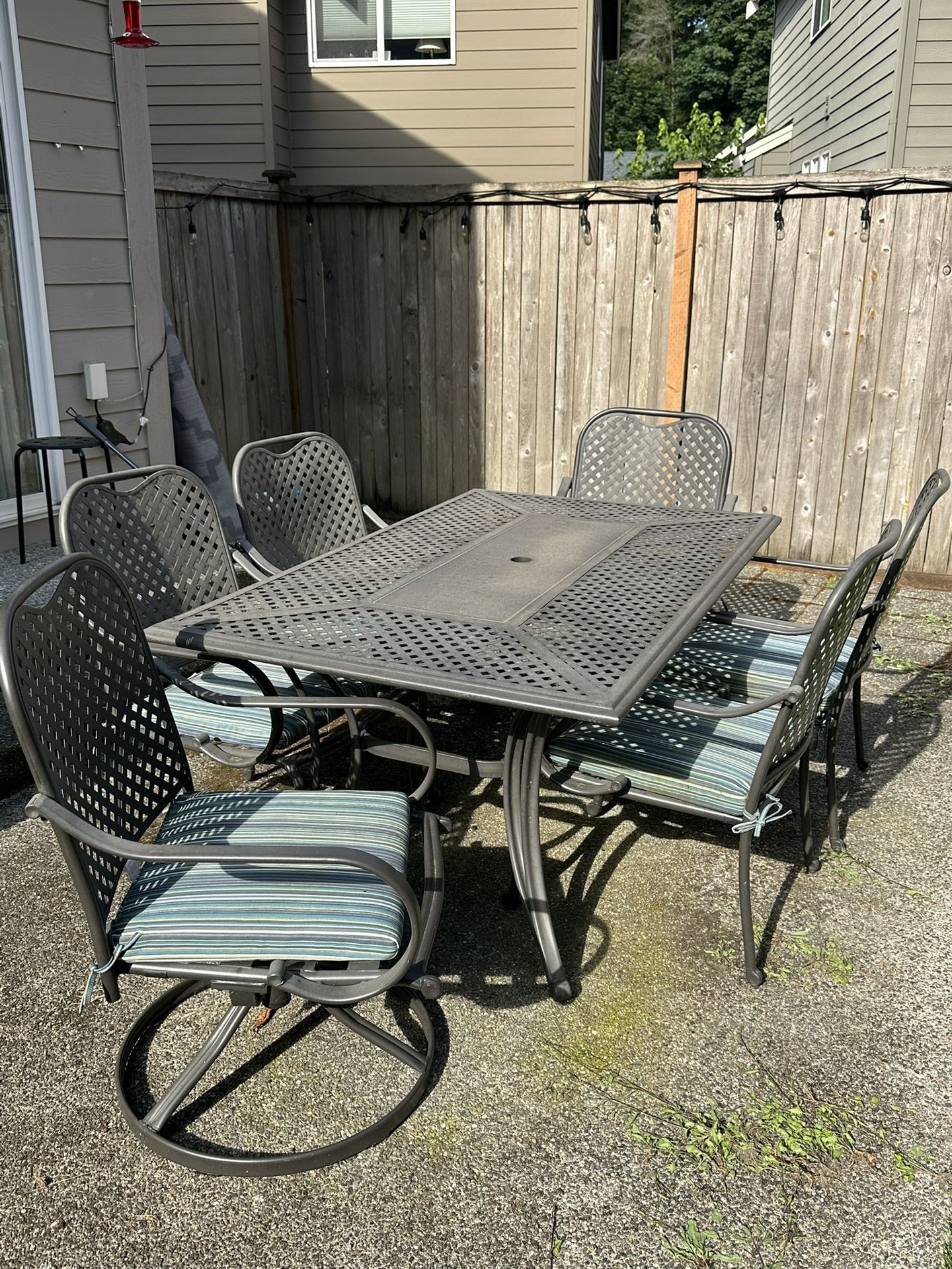 Backyard Outdoor Table and Chairs With Cushions (4 Chairs + 2 Swivel Chairs)