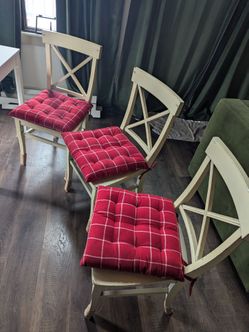 4 yellow farmhouse style dining chairs, cushions included