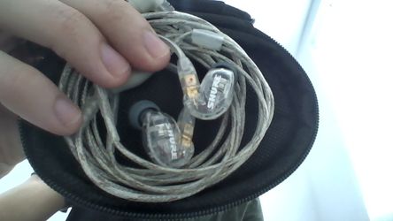 SHURE SE215 Sound Isolating Earphones