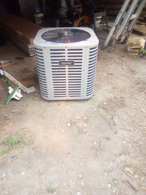 AC Unit With Heat Pump