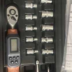 Digital Torque Wrench Chrome Valadium With Torx And Sockets 