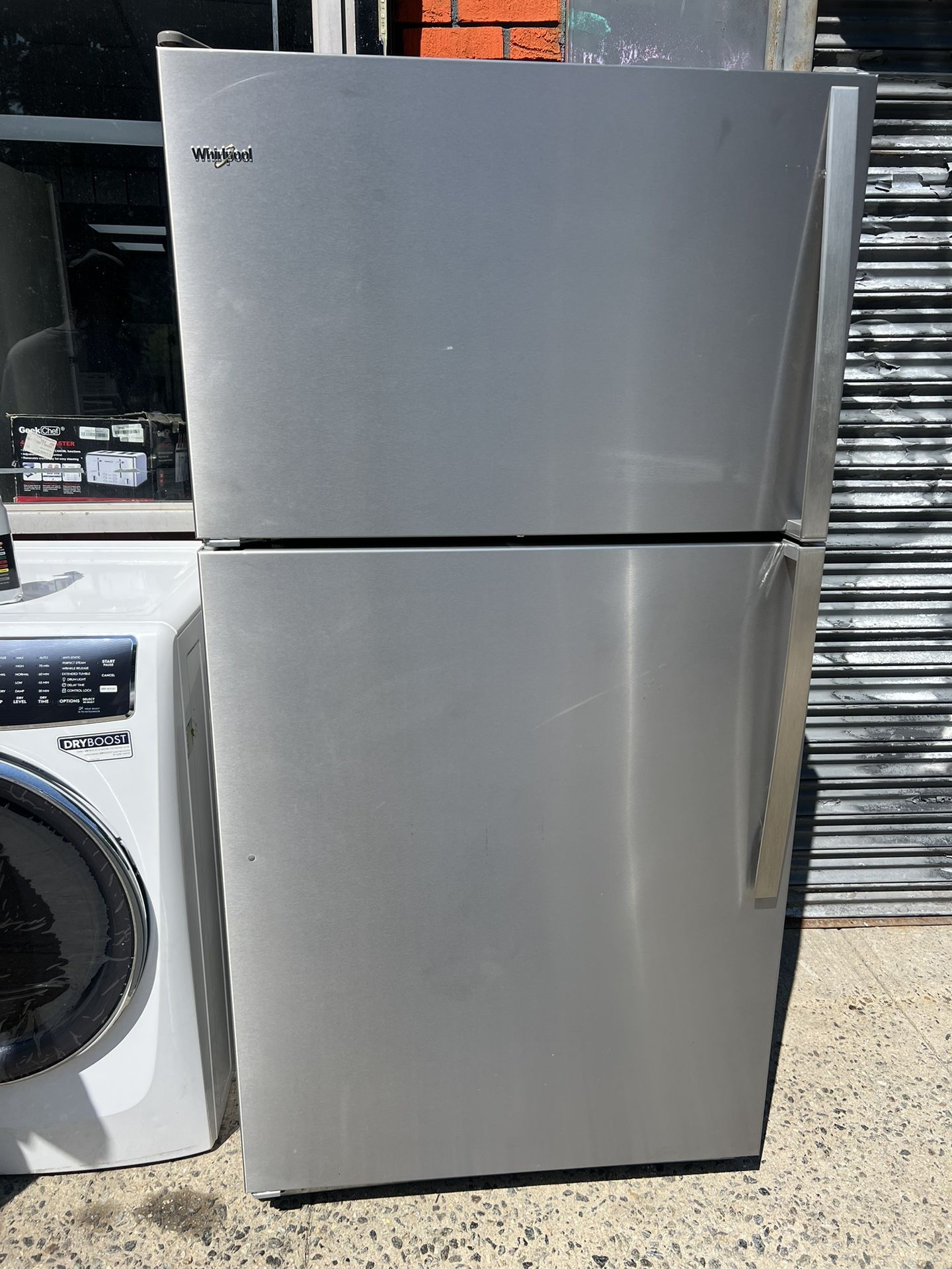 33”in WIDE REFRIGERTAOR (NEW) WHIRLPOOL
