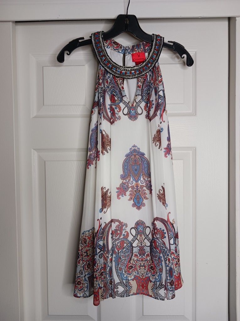 The V Cristina Rhinestones Embellished Halter Top Blouse in paisley pattern is a versatile and stylish addition to any woman's wardrobe. This sleevele