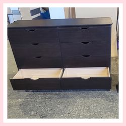 Eight drawers dresser