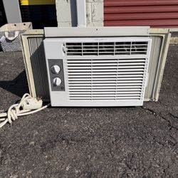 GE® 115 Volt Room Air Conditioner AET05LXL1
